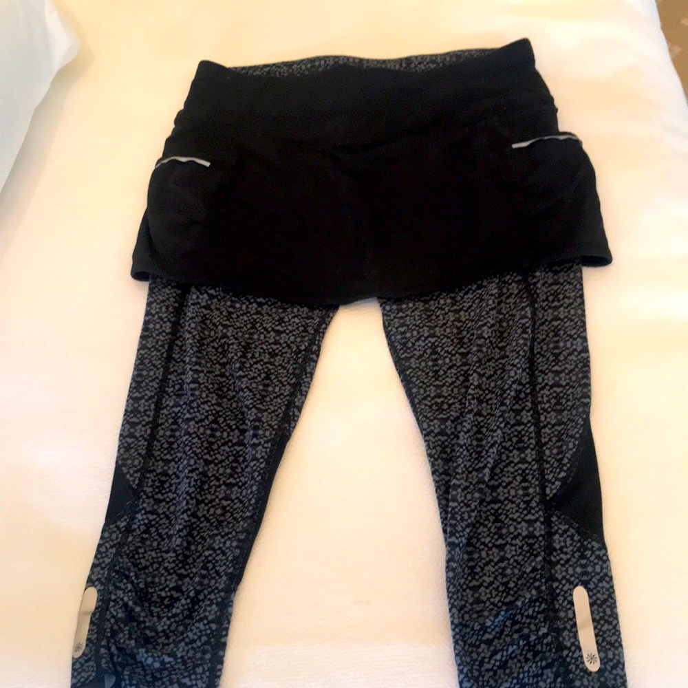 Athleta skirted 3/4 pants size S